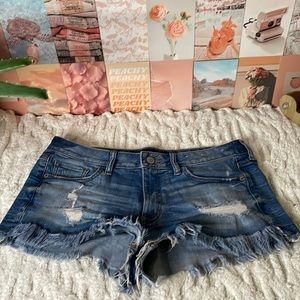 These are Shortie Relaxed Low Rise Shorts. They are worn but so cute! 🤩